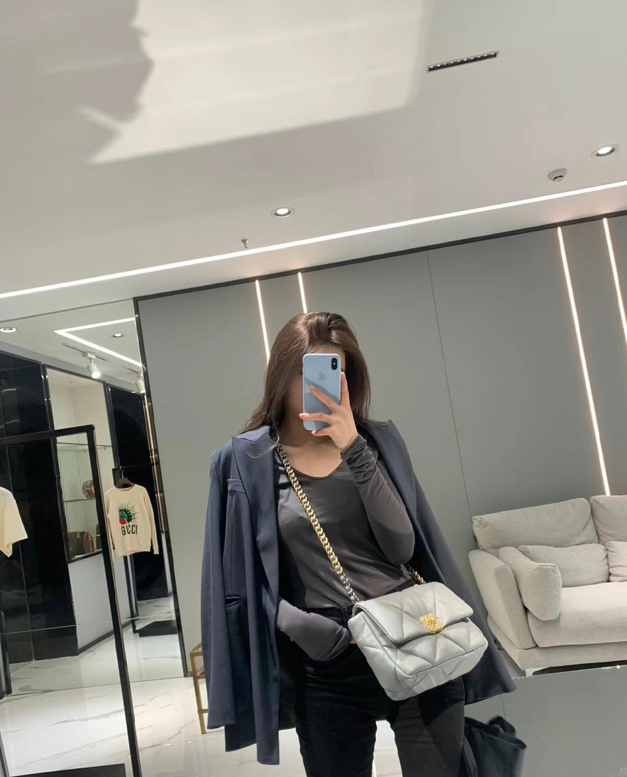 CH  19 HANDBAG 26  Lambskin Light Grey