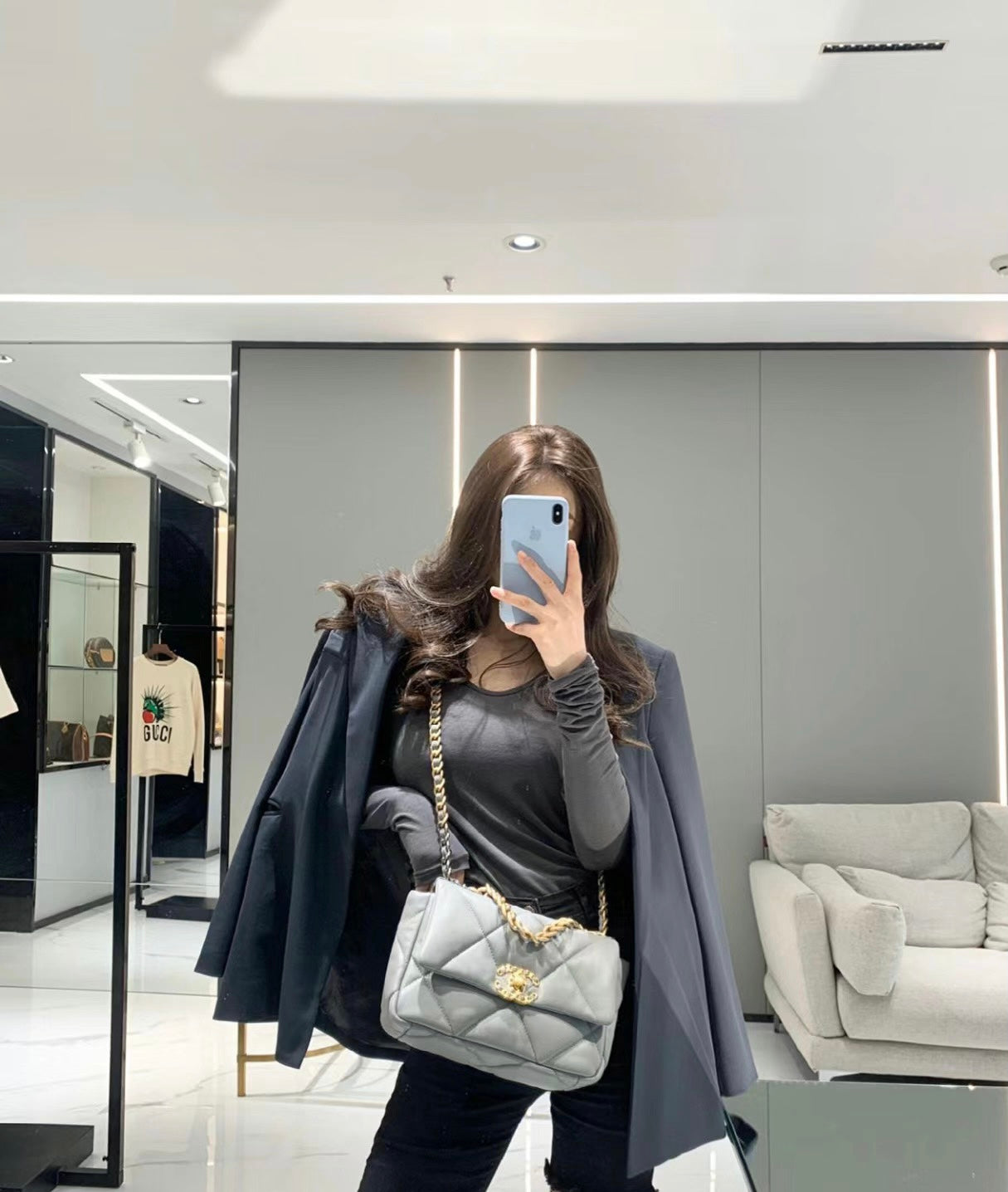 CH  19 HANDBAG 26  Lambskin Light Grey