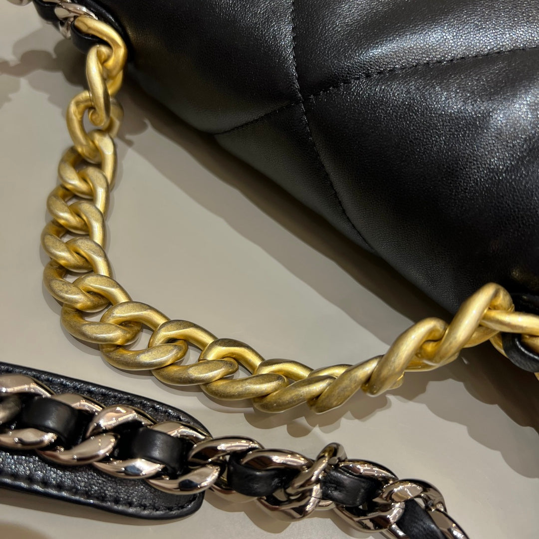 CH  19 HANDBAG 26  Lambskin Black