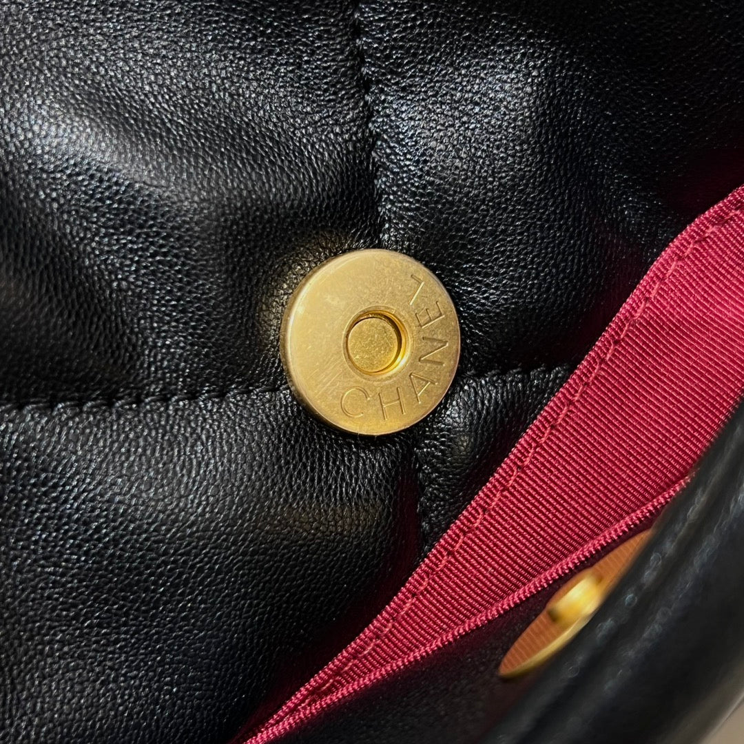 CH  19 HANDBAG 26  Lambskin Black