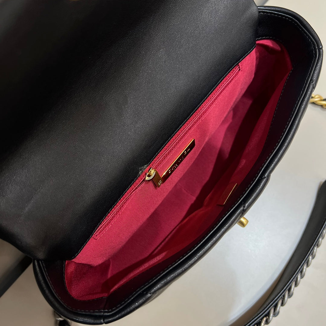 CH  19 HANDBAG 26  Lambskin Black