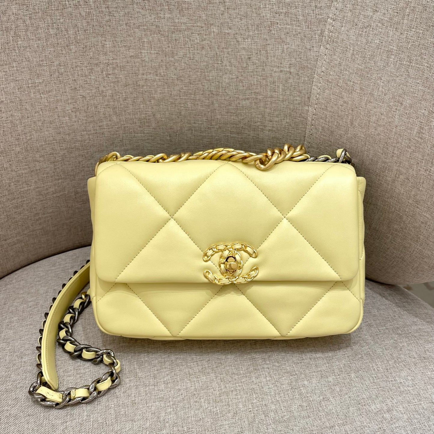 CH 19 HANDBAG 26  Lambskin Chicken Yellow
