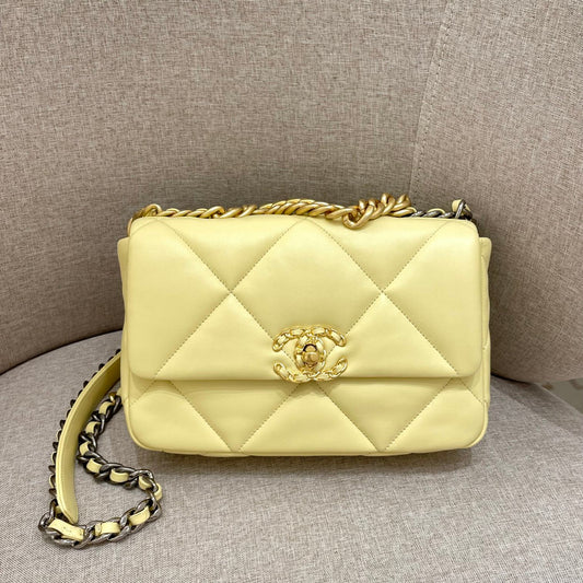CH 19 HANDBAG 26  Lambskin Chicken Yellow