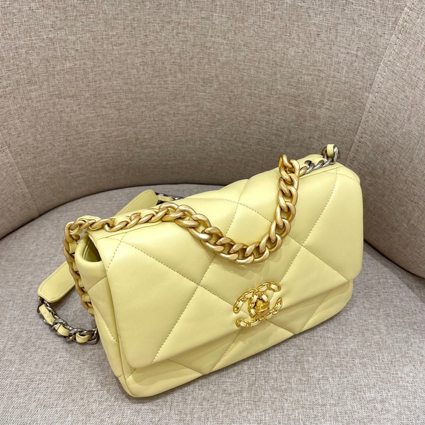 CH 19 HANDBAG 26  Lambskin Chicken Yellow