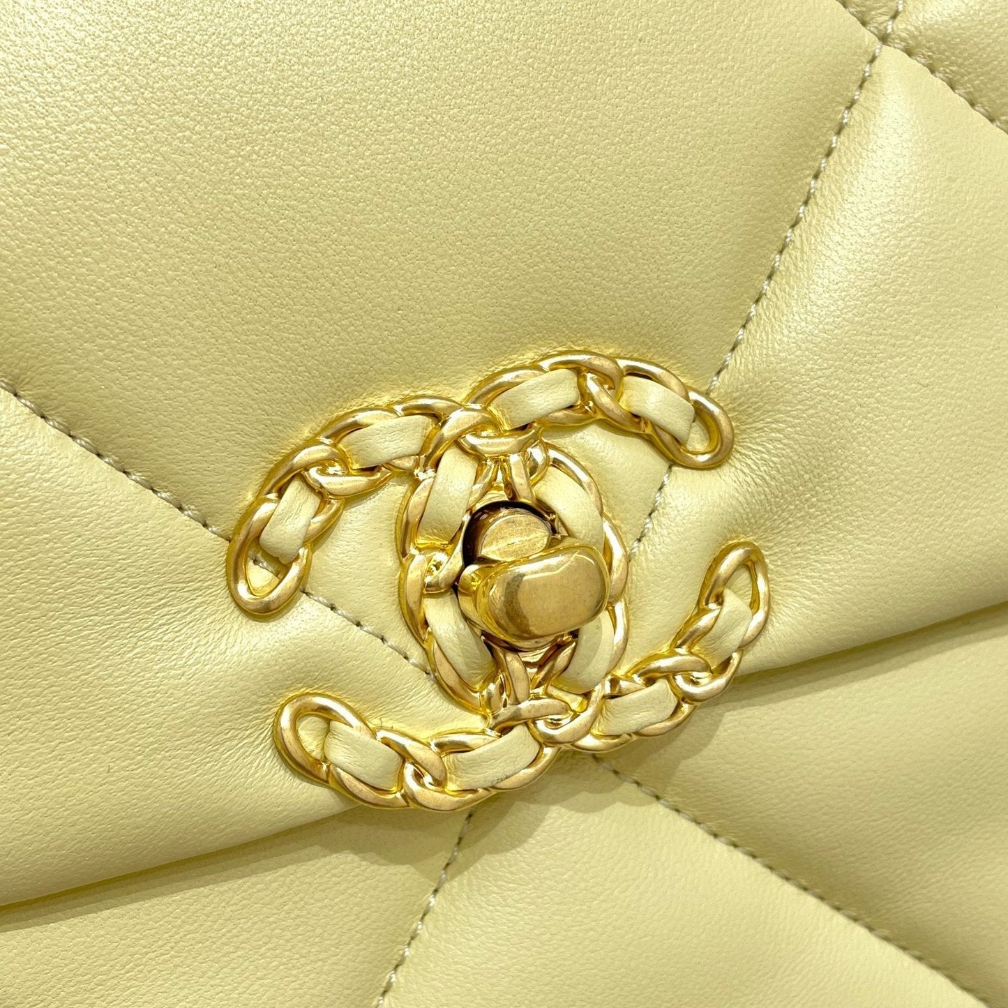 CH 19 HANDBAG 26  Lambskin Chicken Yellow