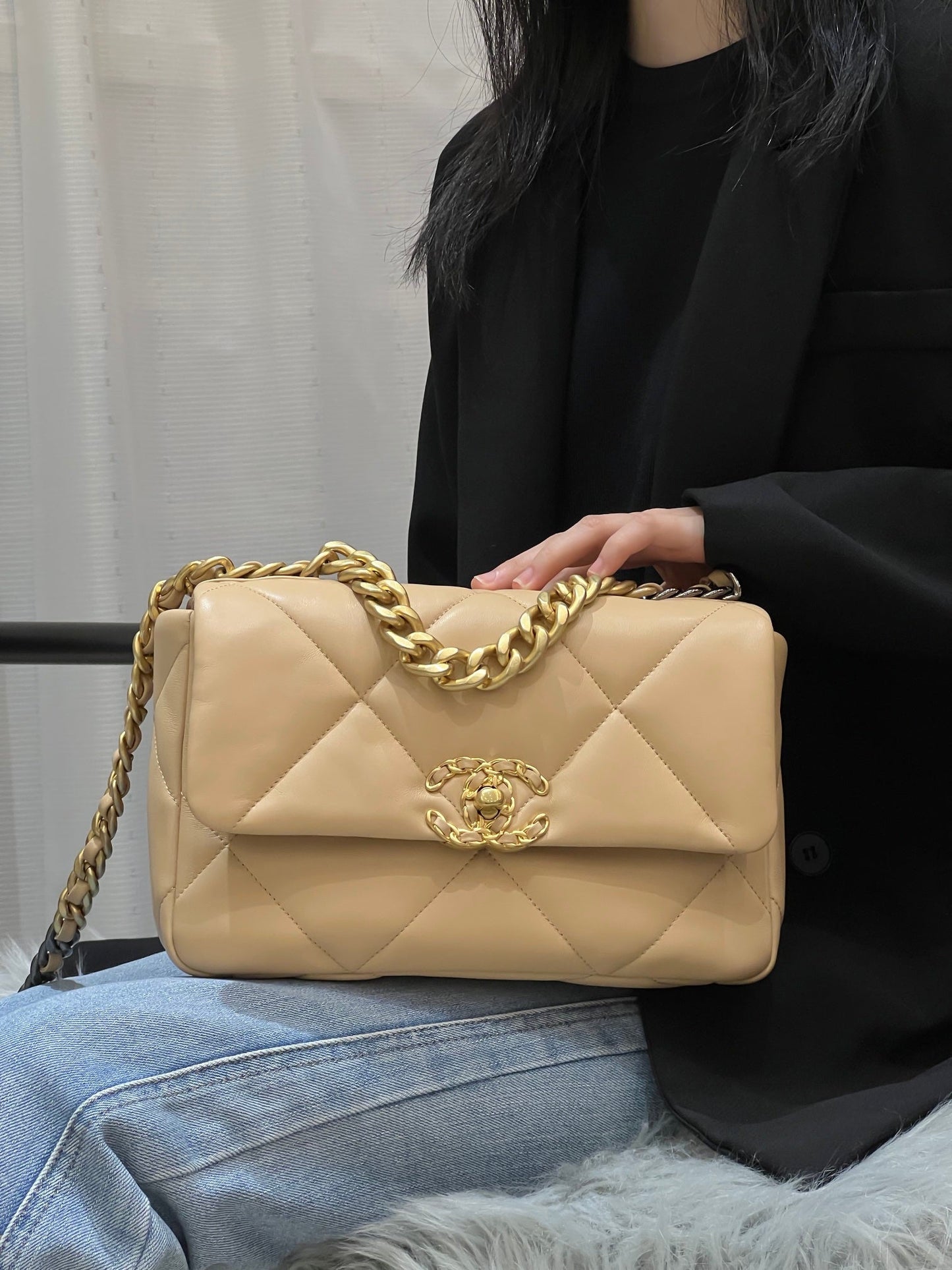 CH  19 HANDBAG 26  Lambskin Chicken Apricot