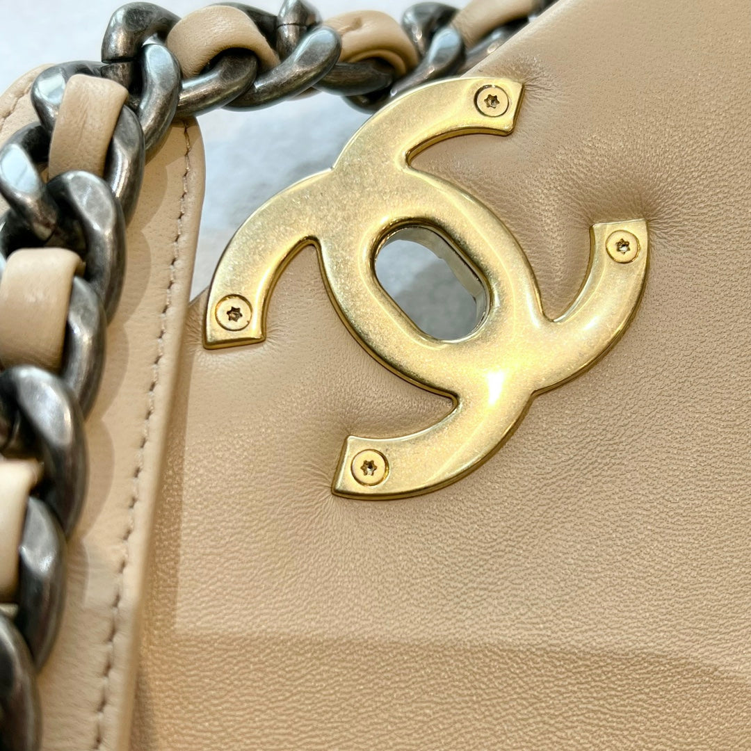 CH  19 HANDBAG 26  Lambskin Chicken Apricot