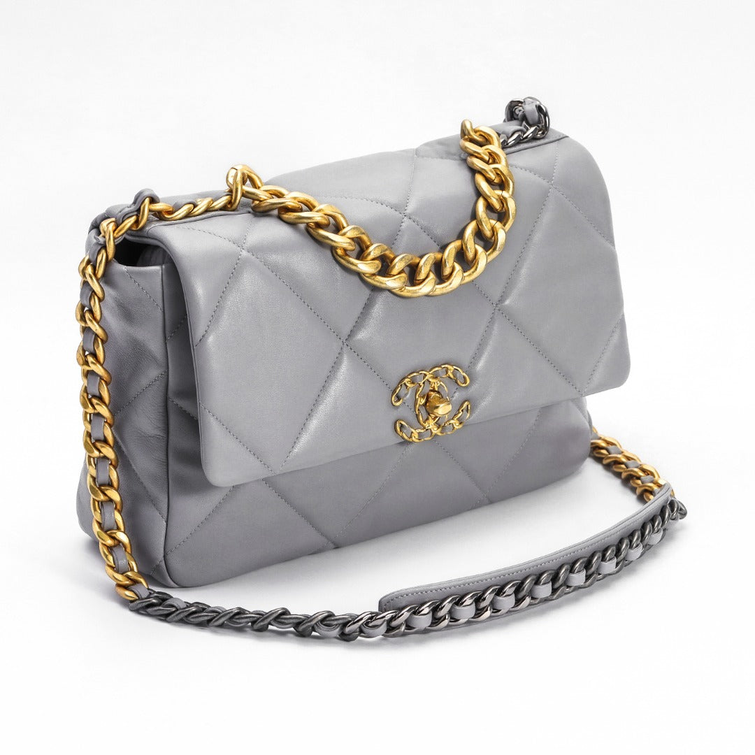 CH 19 LARGE HANDBAG 30  Lambskin Light Grey