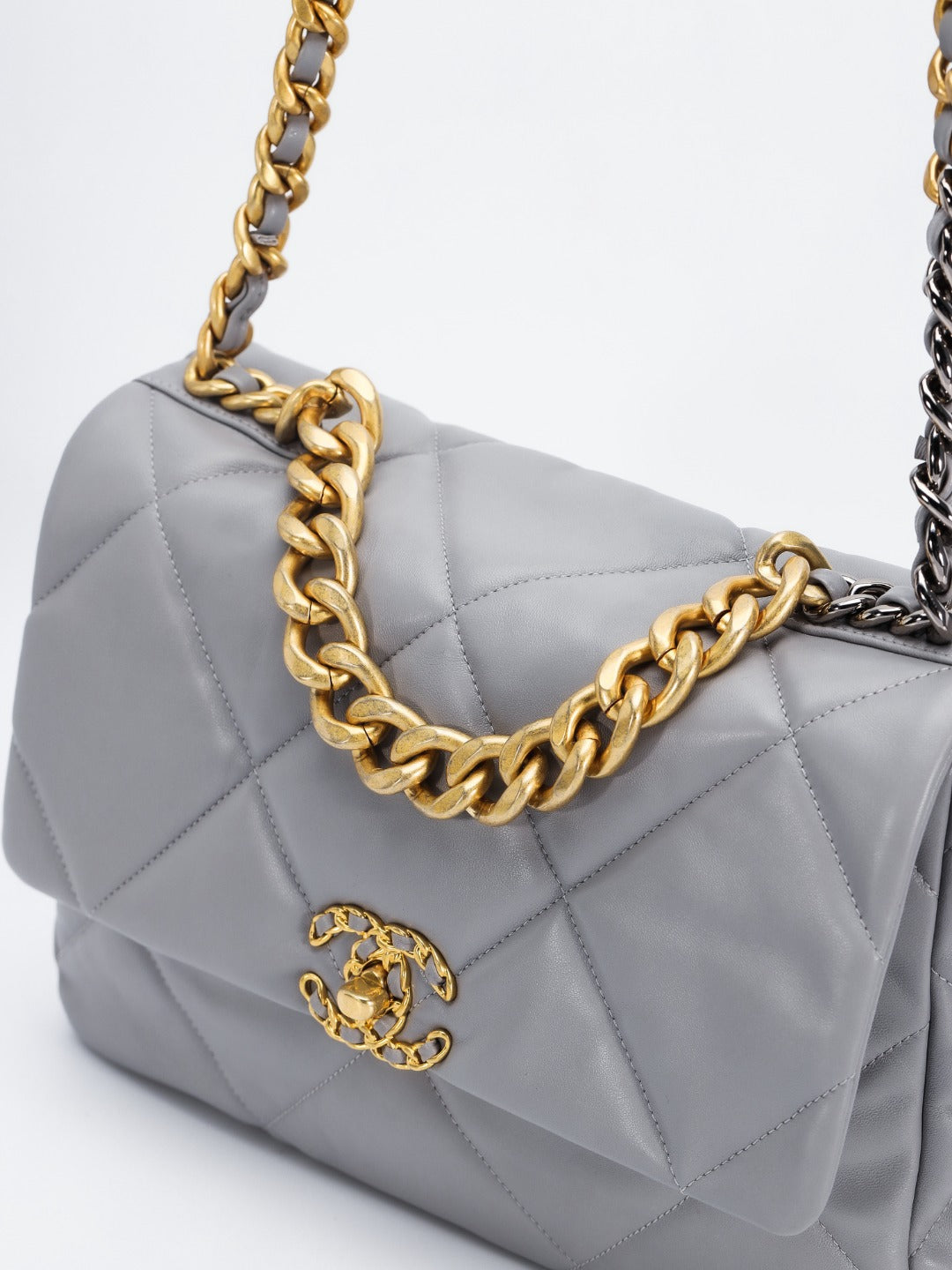 CH 19 LARGE HANDBAG 30  Lambskin Light Grey