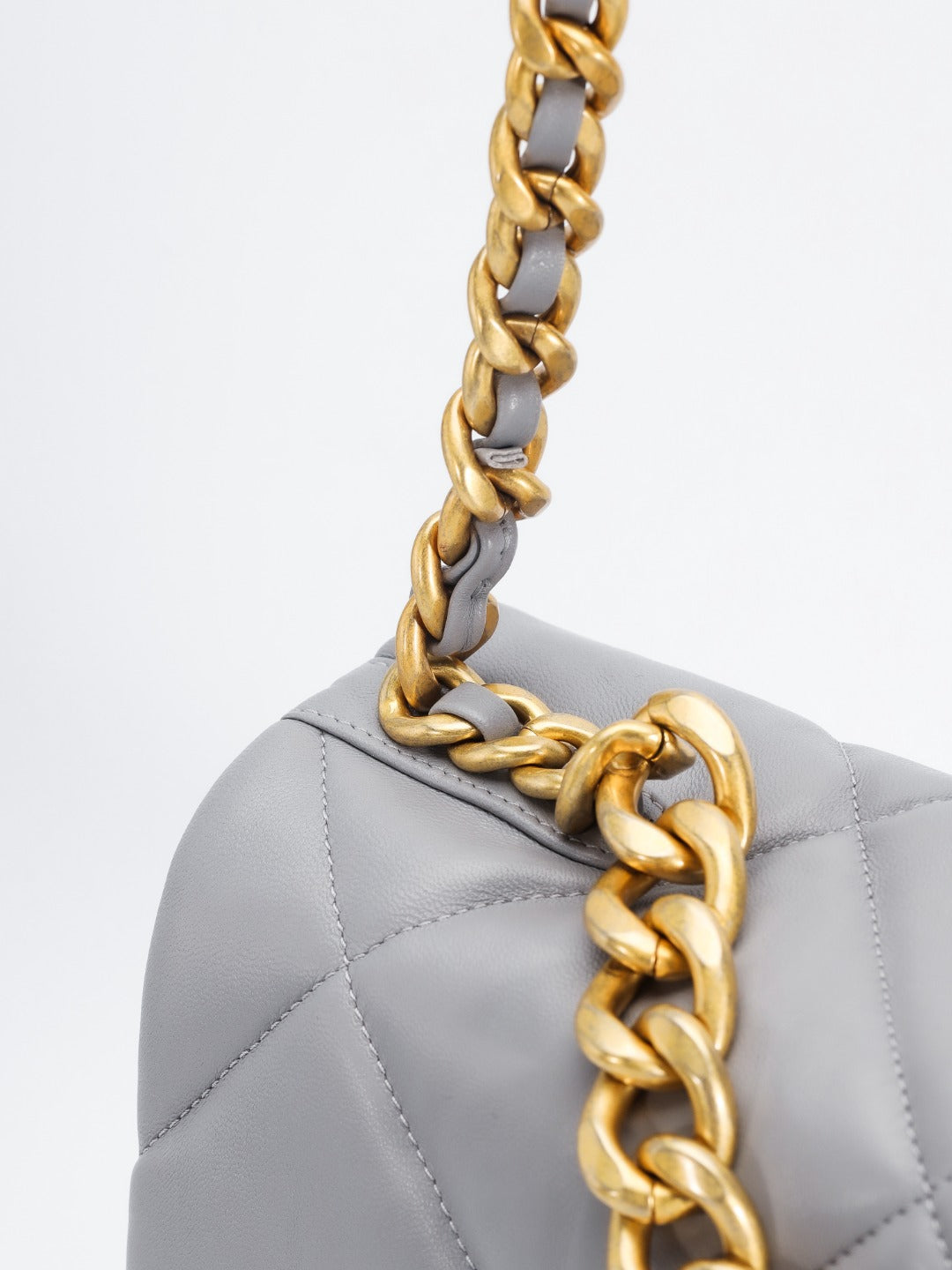 CH 19 LARGE HANDBAG 30  Lambskin Light Grey