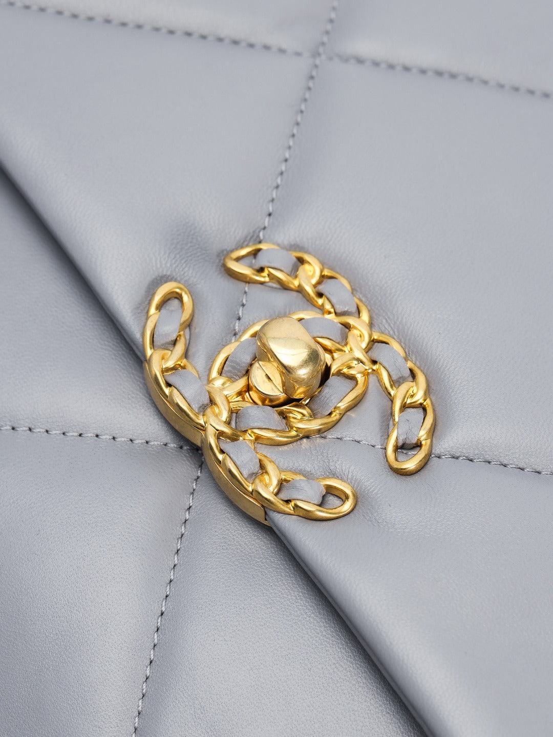 CH 19 LARGE HANDBAG 30  Lambskin Light Grey