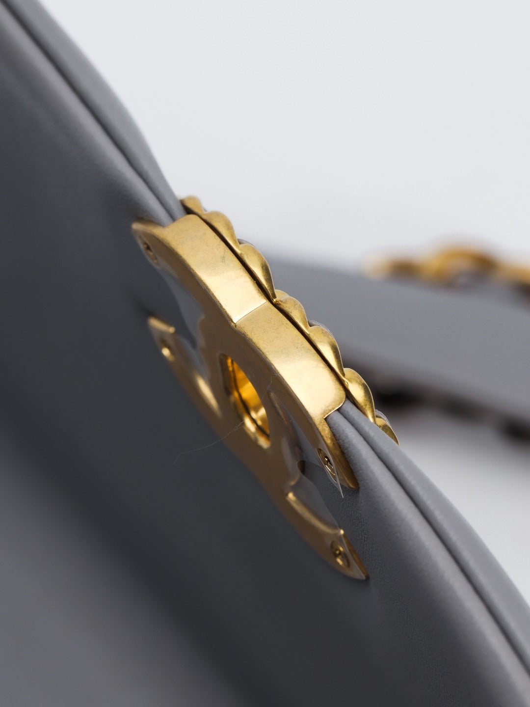 CH 19 LARGE HANDBAG 30  Lambskin Light Grey