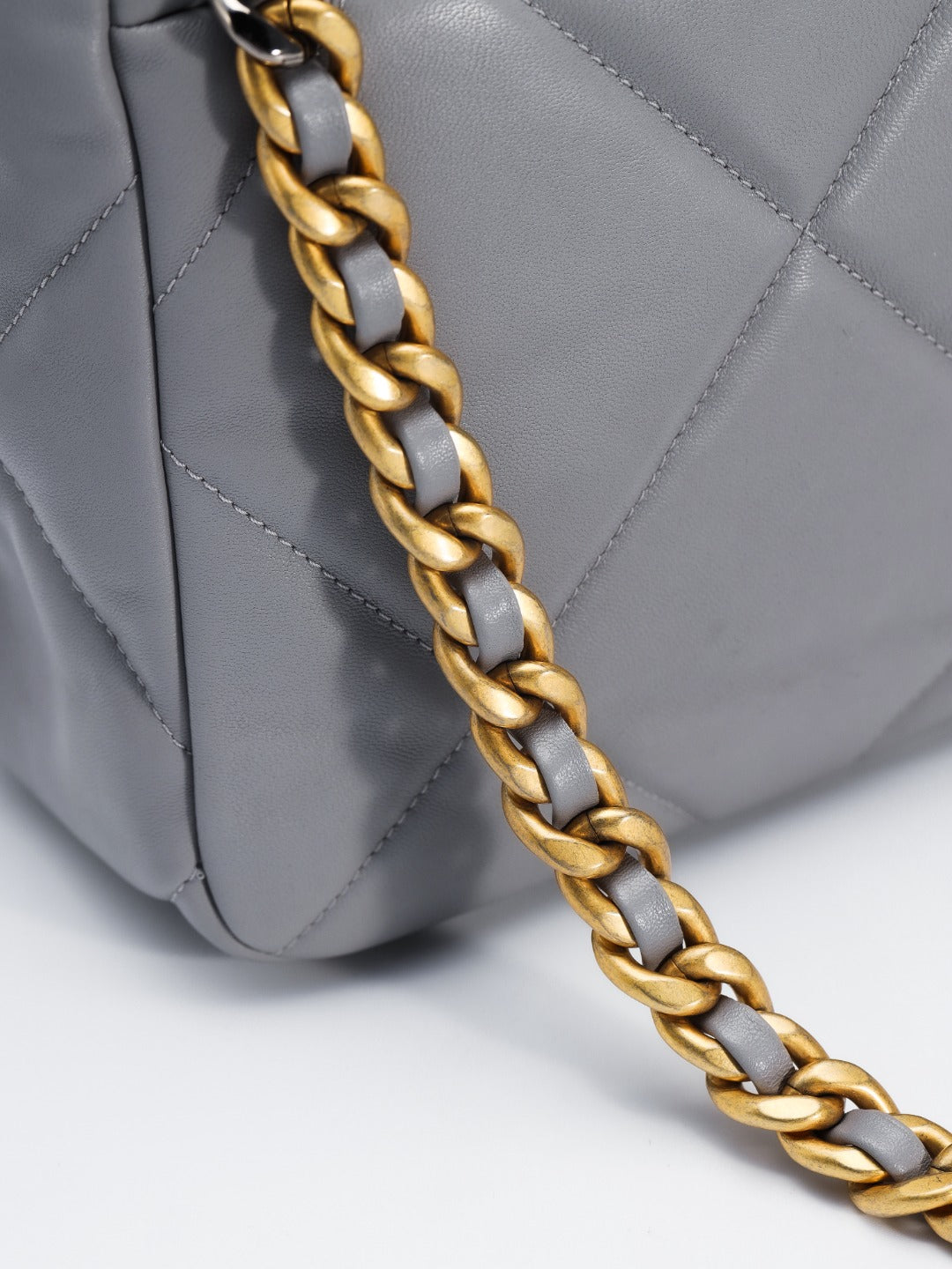 CH 19 LARGE HANDBAG 30  Lambskin Light Grey