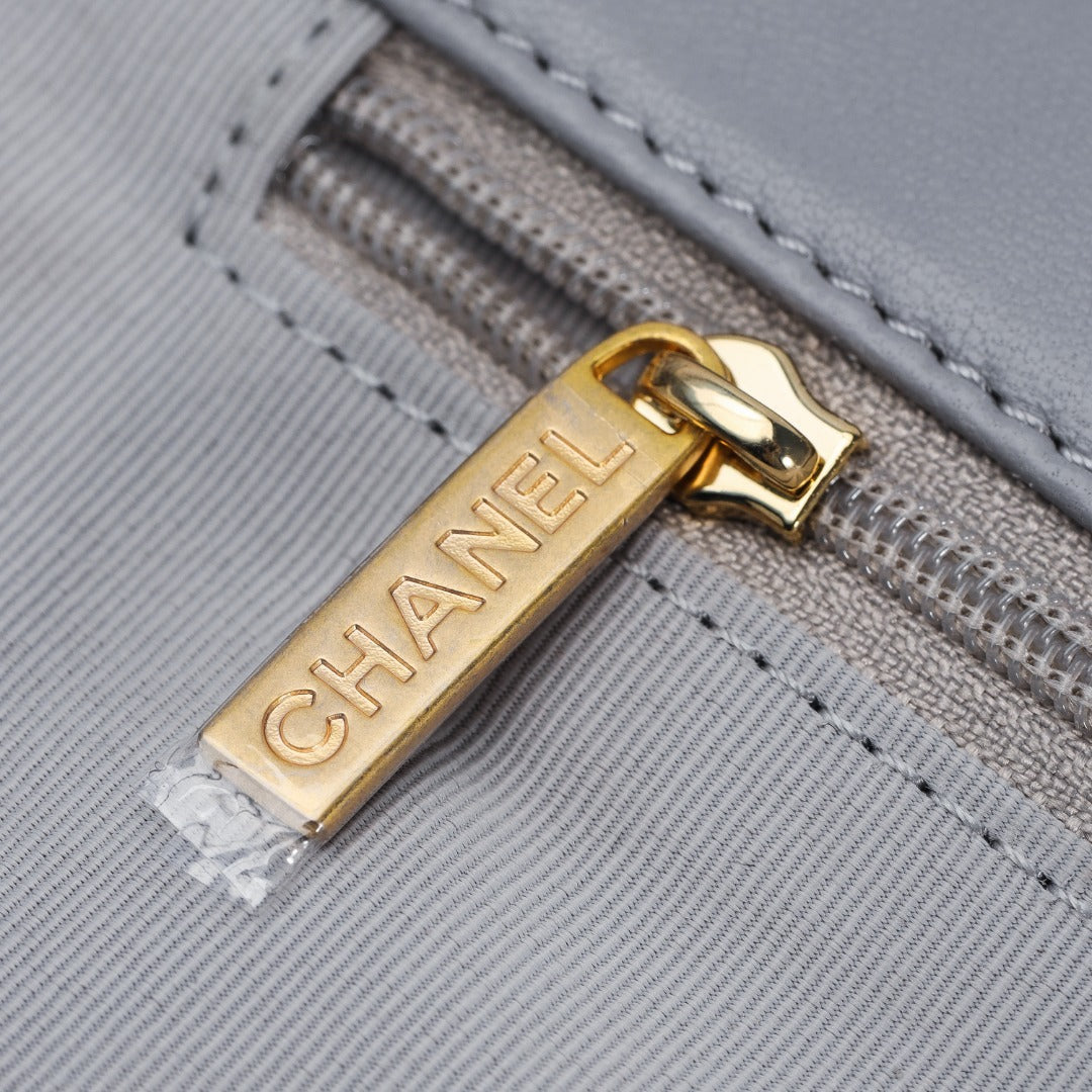 CH 19 LARGE HANDBAG 30  Lambskin Light Grey