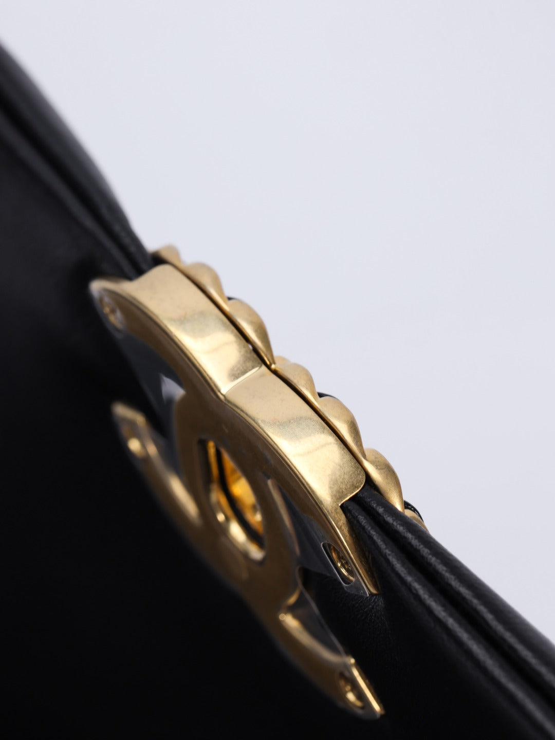 CH  19 LARGE HANDBAG 30  Lambskin Black