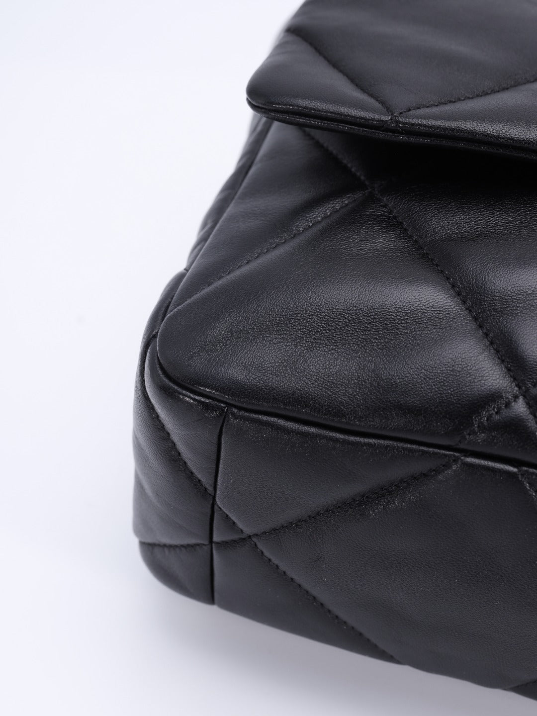 CH  19 LARGE HANDBAG 30  Lambskin Black