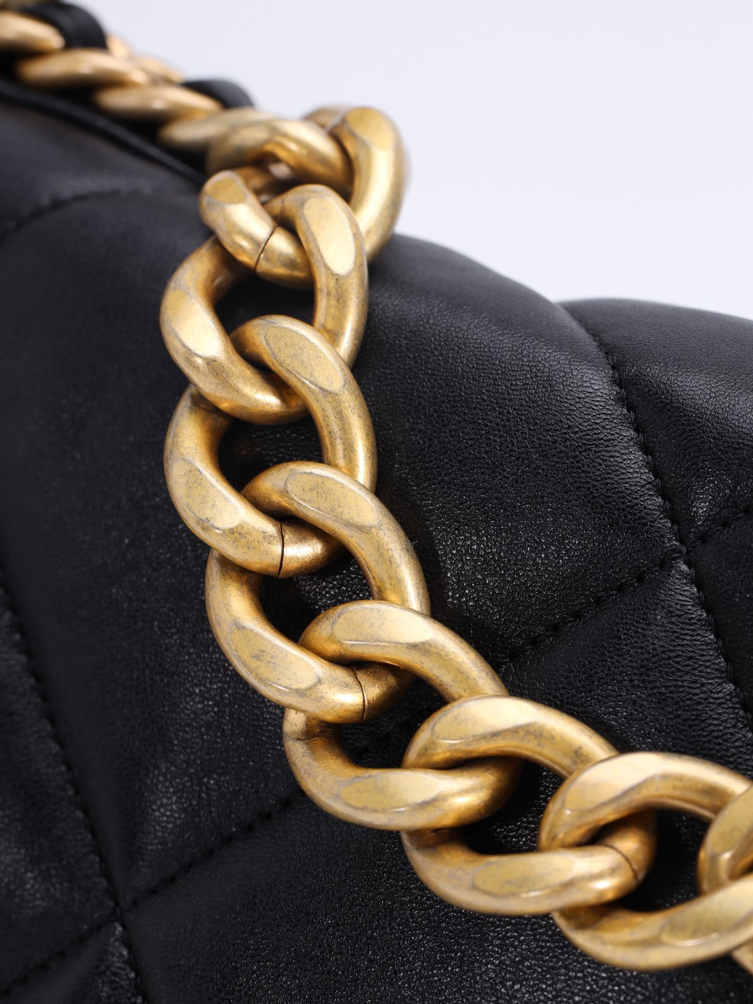 CH  19 LARGE HANDBAG 30  Lambskin Black