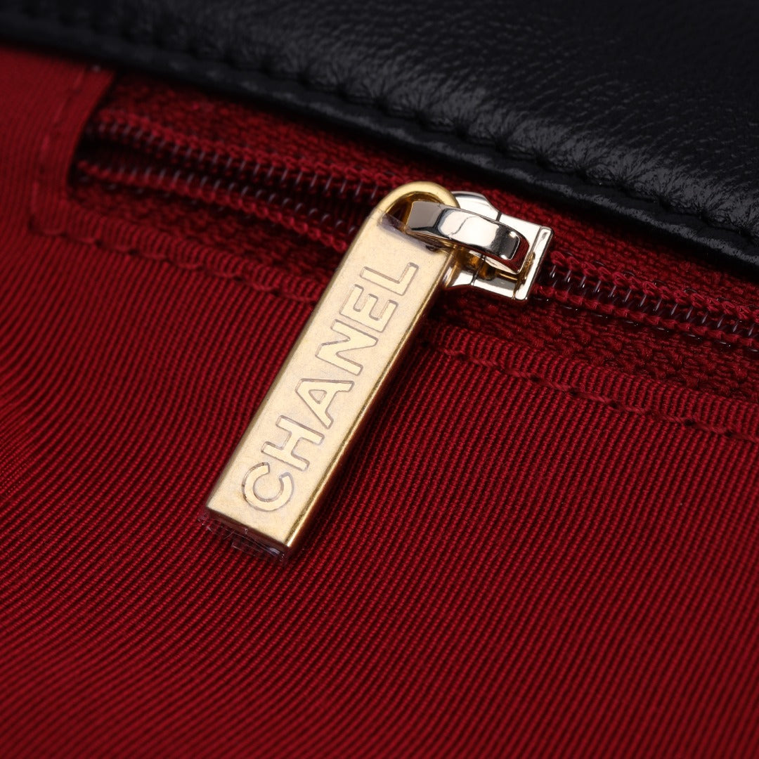 CH  19 LARGE HANDBAG 30  Lambskin Black