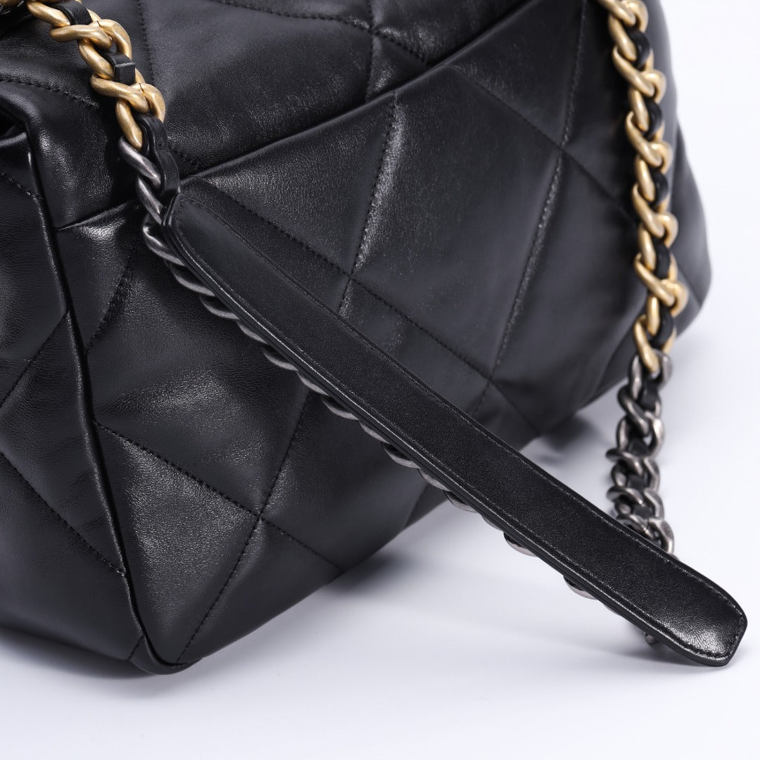 CH  19 LARGE HANDBAG 30  Lambskin Black