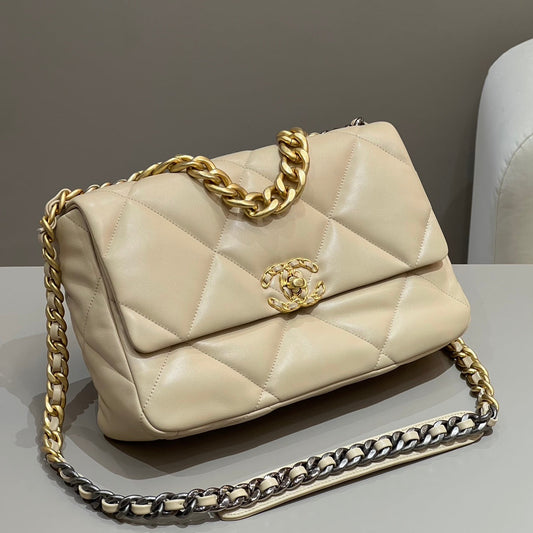 CH  19 LARGE HANDBAG 30  Lambskin Apricot