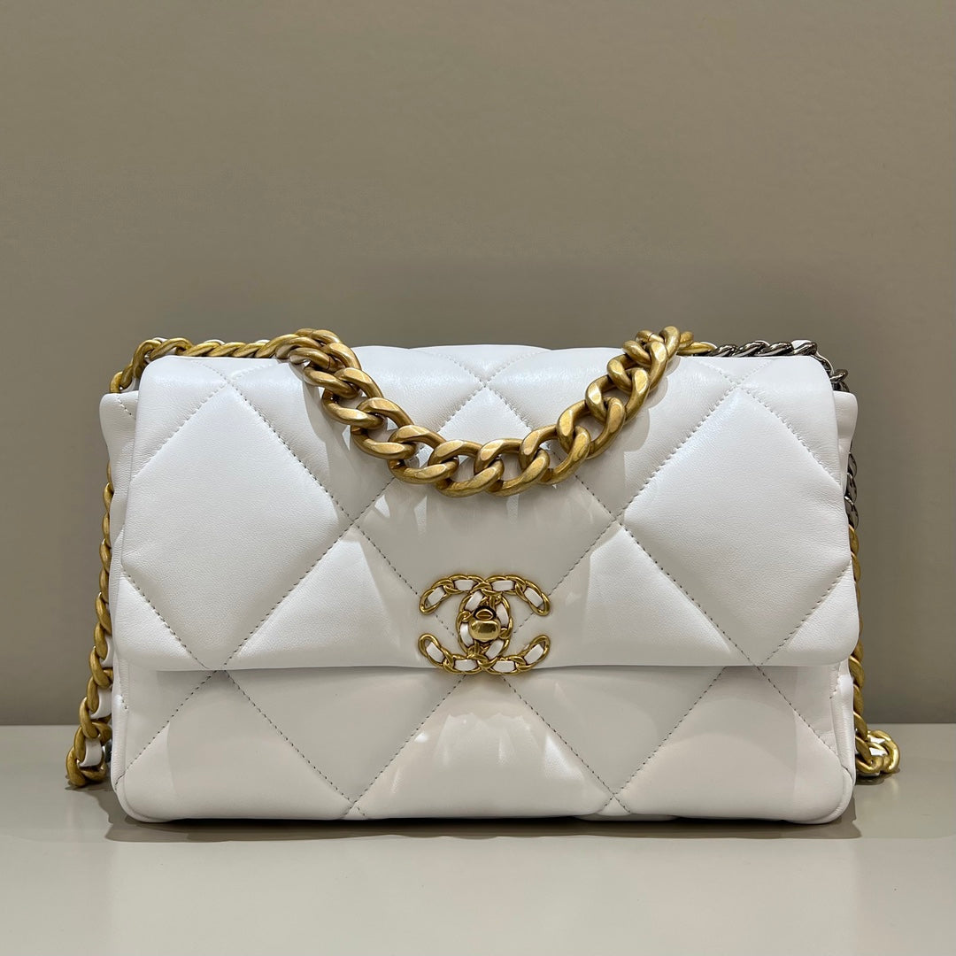 CH  19 LARGE HANDBAG 30  Lambskin White