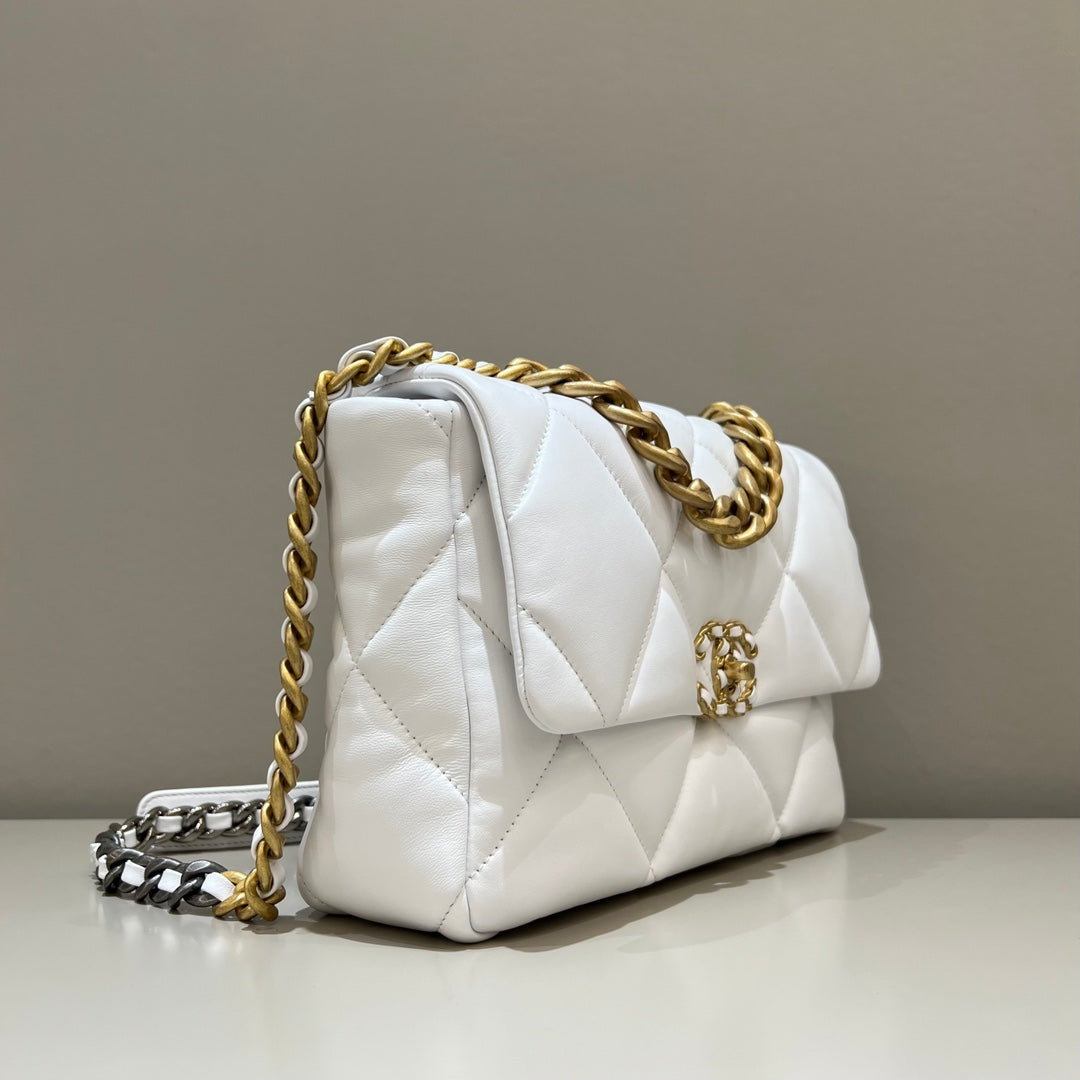 CH  19 LARGE HANDBAG 30  Lambskin White