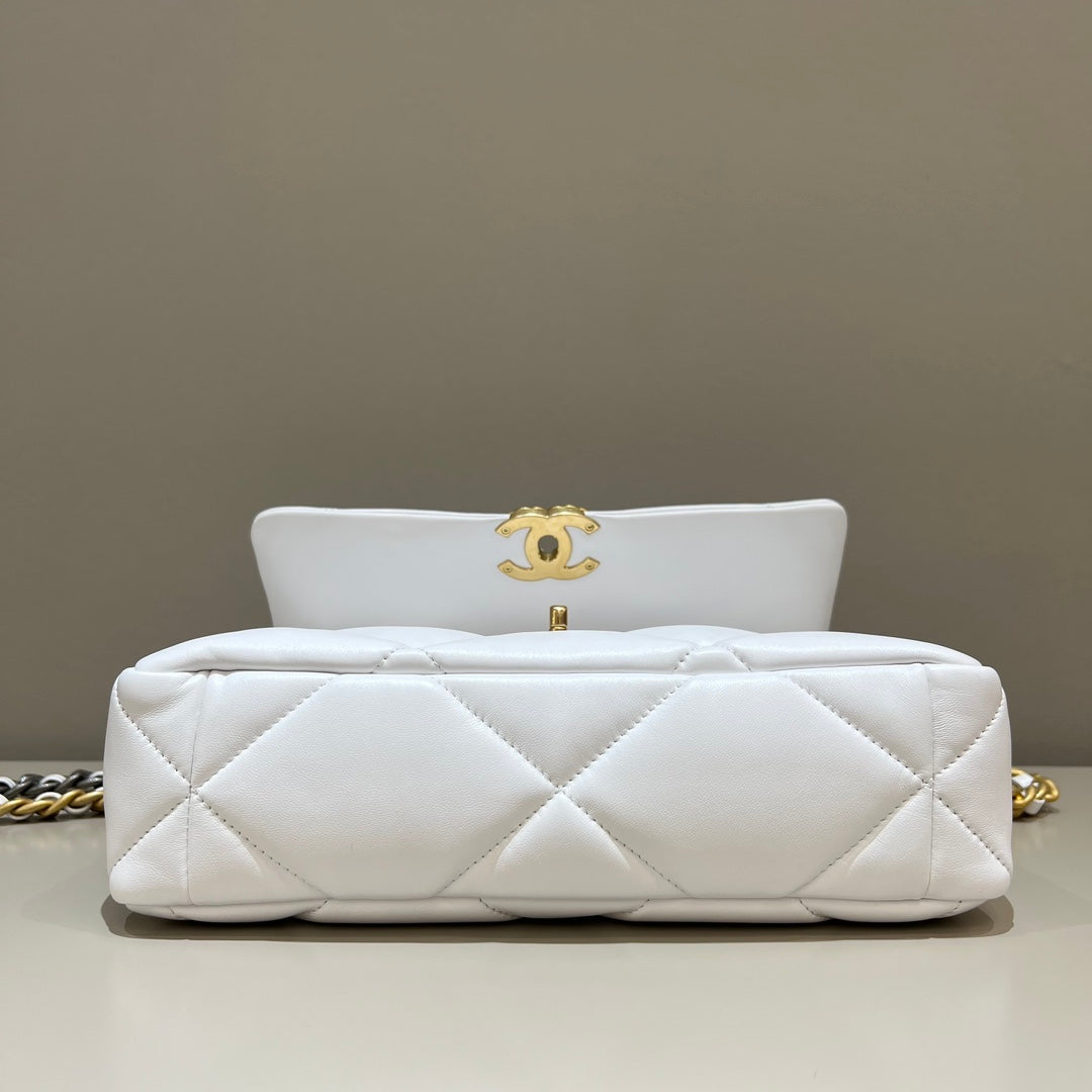 CH  19 LARGE HANDBAG 30  Lambskin White