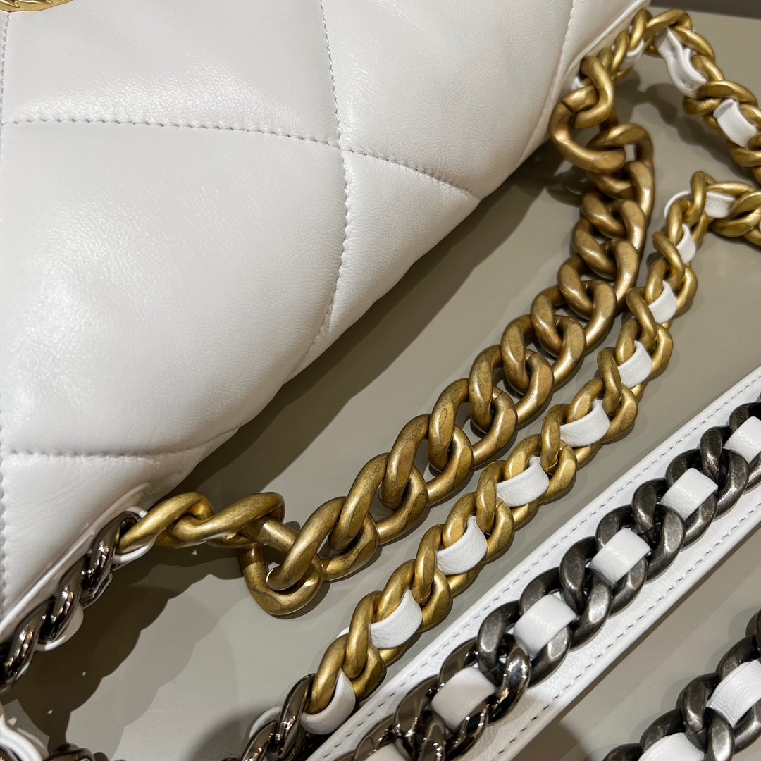 CH  19 LARGE HANDBAG 30  Lambskin White