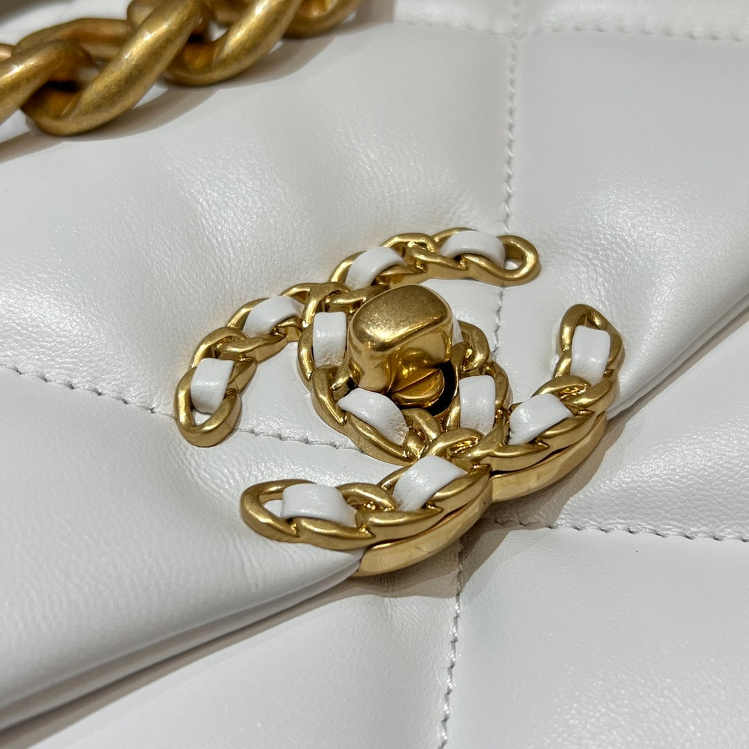 CH  19 LARGE HANDBAG 30  Lambskin White