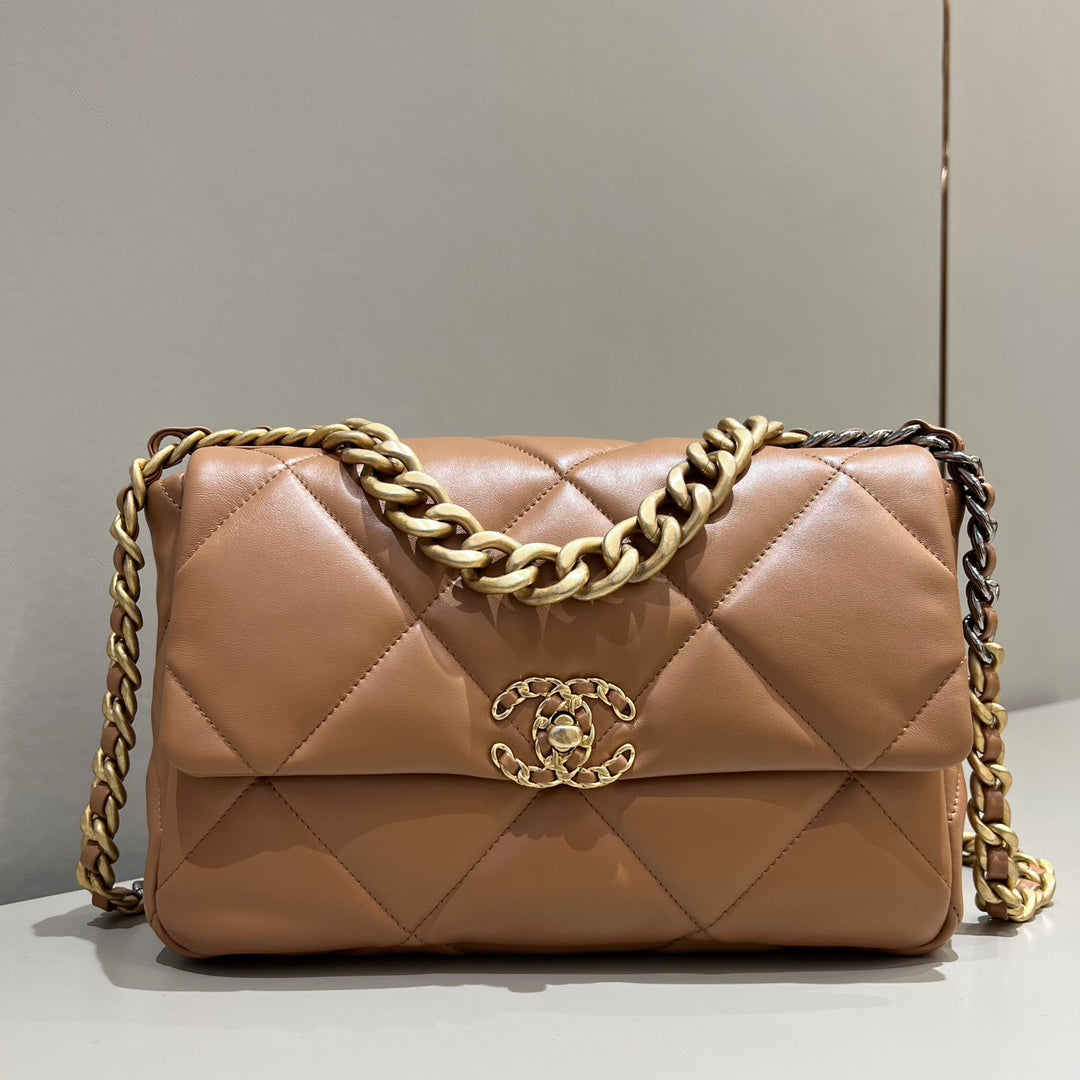 CH  19 LARGE HANDBAG 30  Lambskin Gold Brown