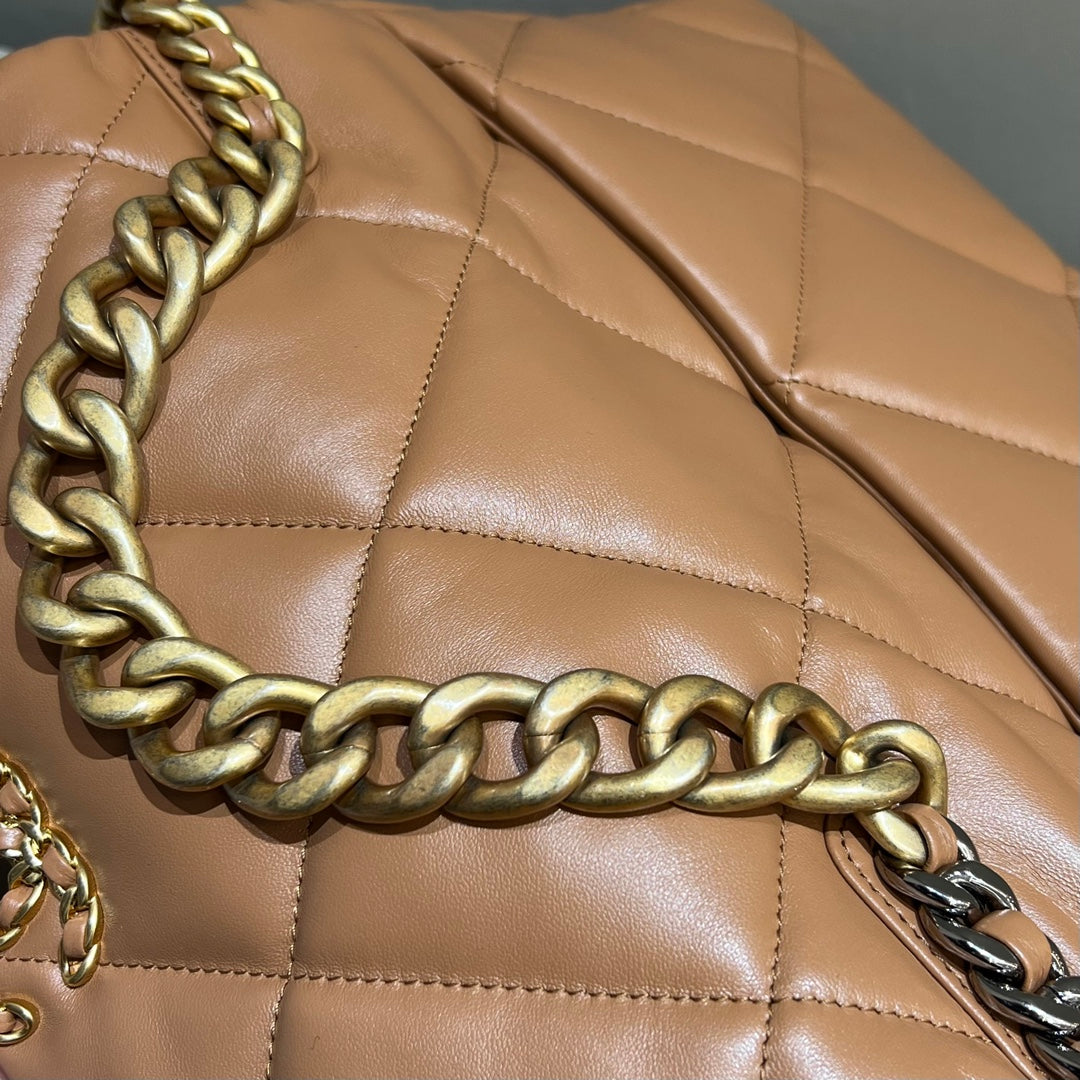 CH  19 LARGE HANDBAG 30  Lambskin Gold Brown