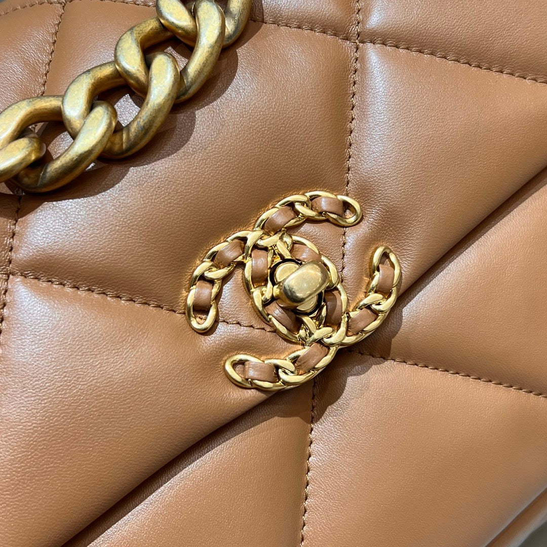 CH  19 LARGE HANDBAG 30  Lambskin Gold Brown