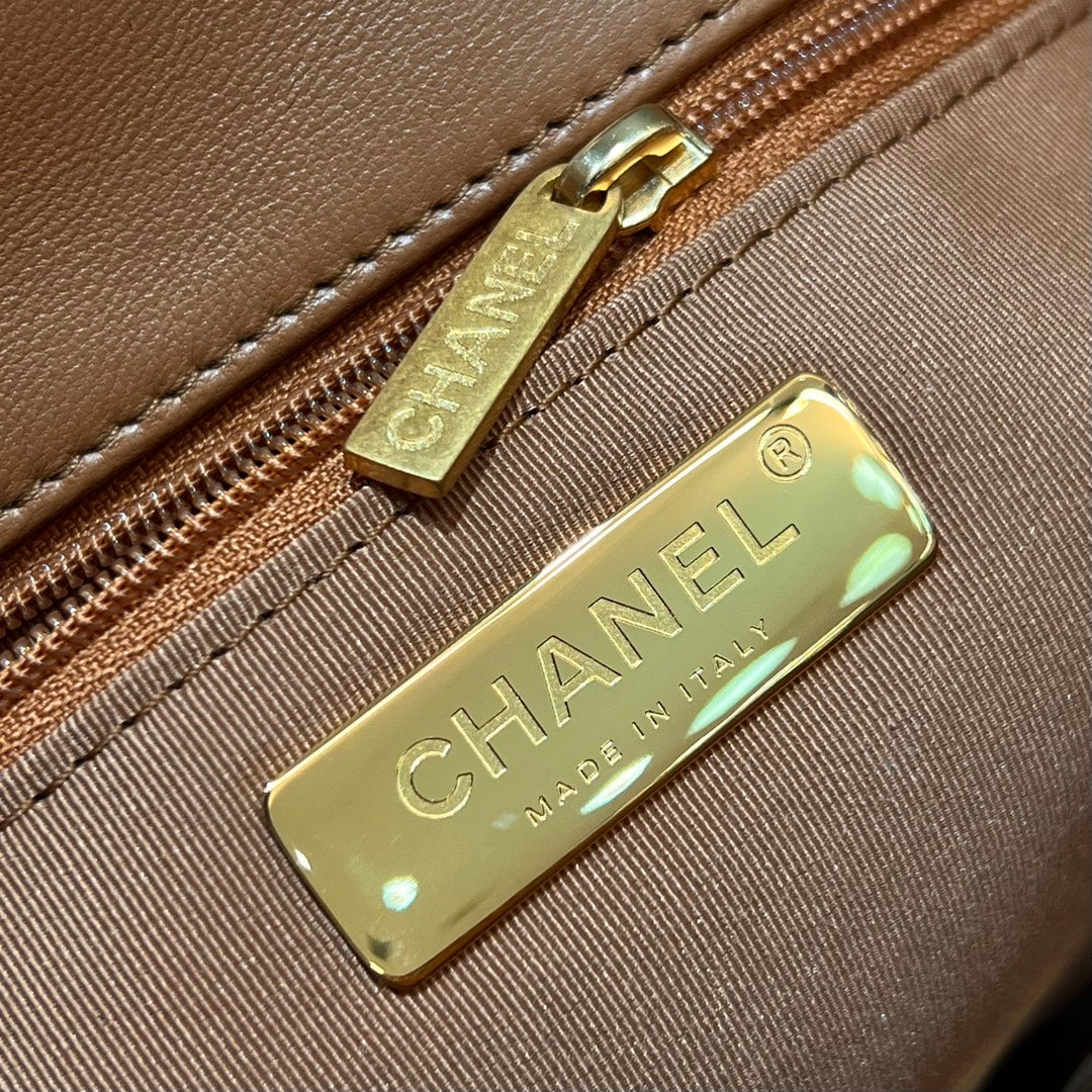 CH  19 LARGE HANDBAG 30  Lambskin Gold Brown