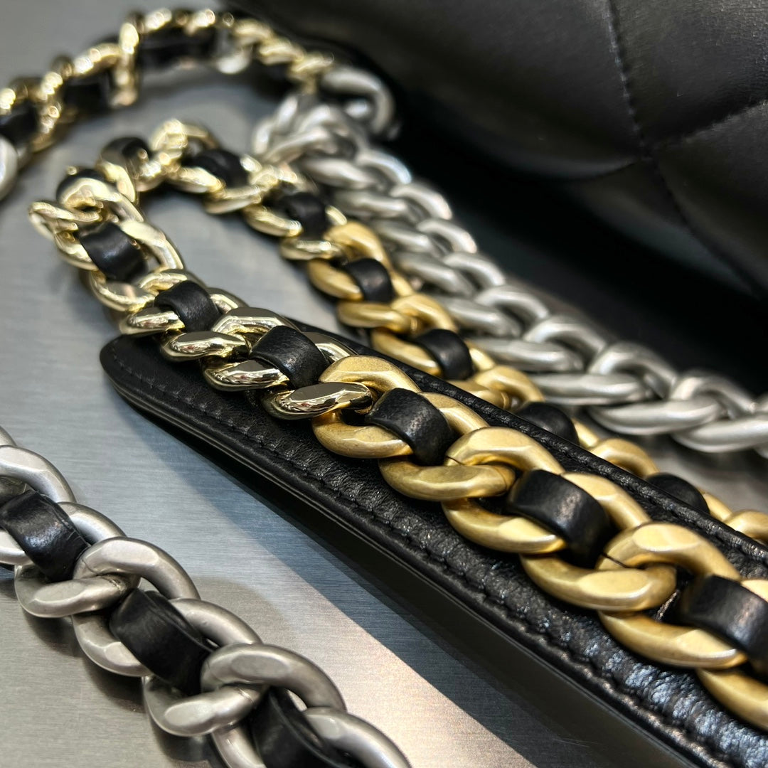 CH  19 HANDBAG 26  Lambskin Black