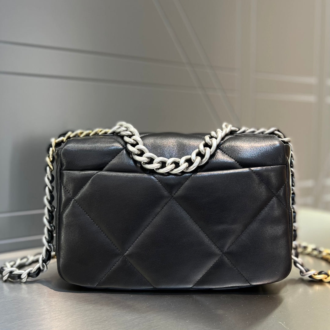 CH  19 HANDBAG 26  Lambskin Black