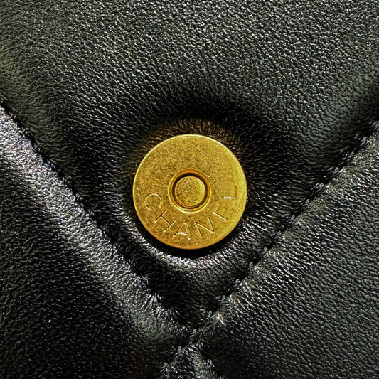 CH  19 HANDBAG WOC  Lambskin Black