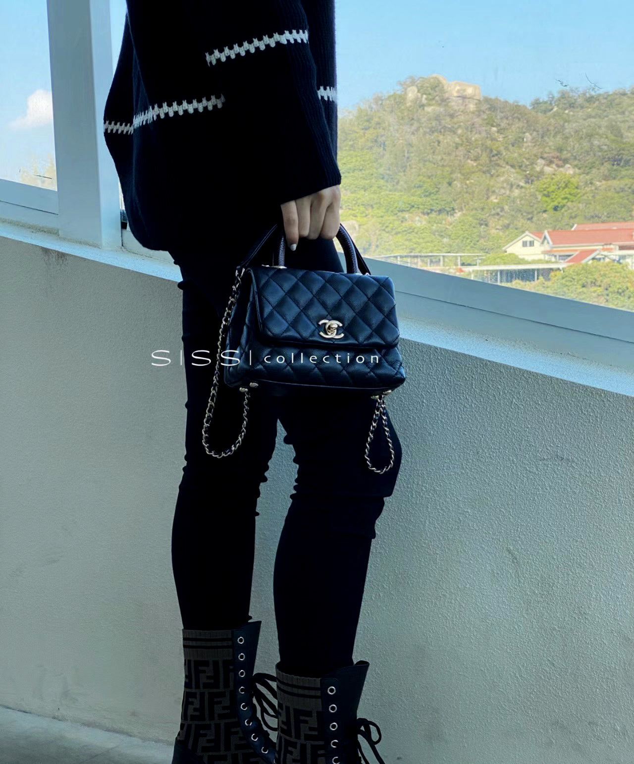 CH  MINI FLAP BAG WITH TOP HANDLE 19  Grained Calfskin Lizard Handle Black