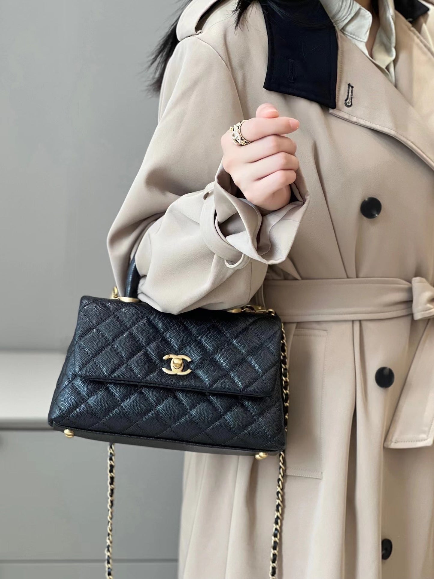 CH  FLAP BAG WITH TOP HANDLE 24  Small Grained Calfskin Lizard Handle Black