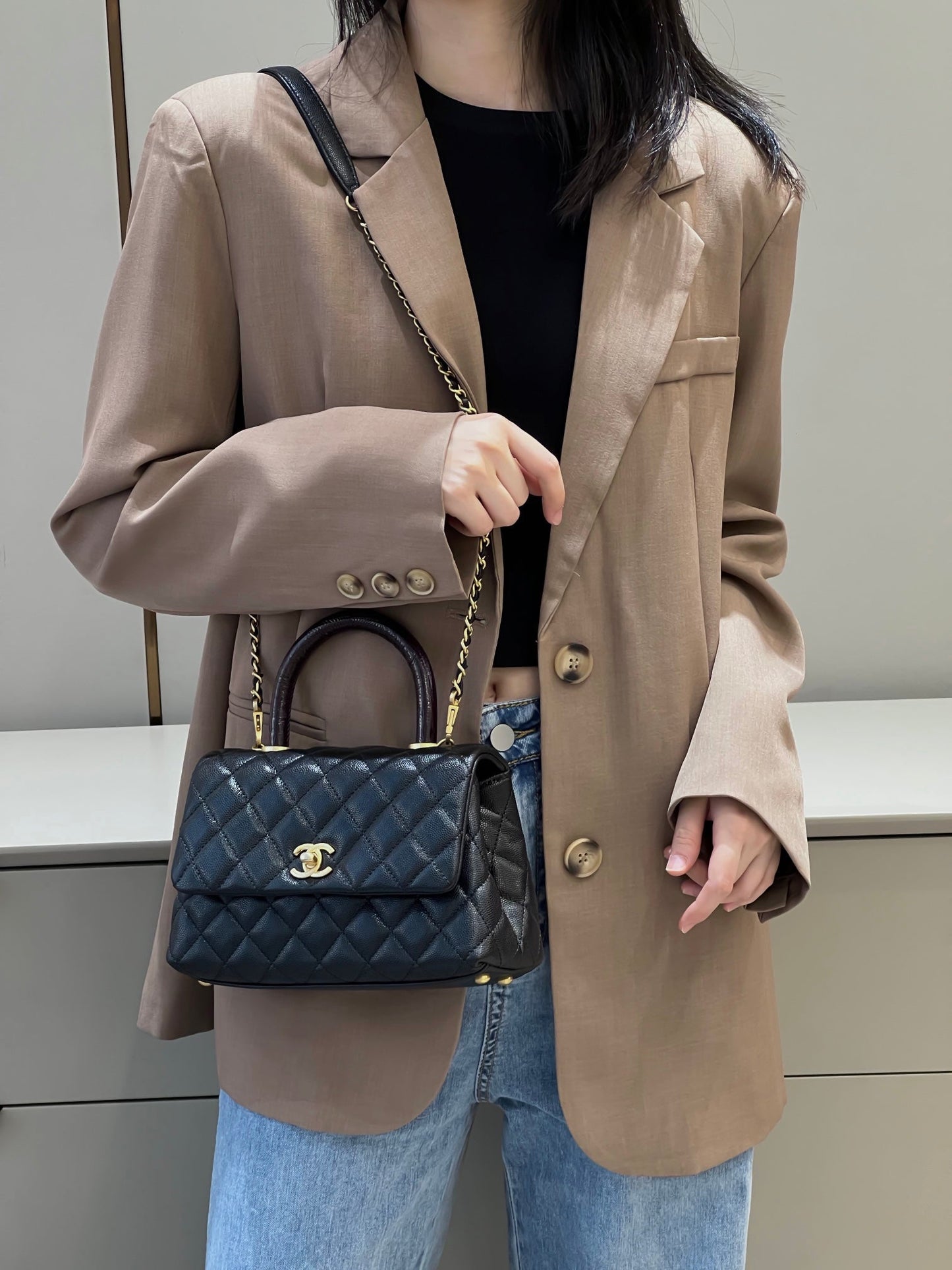 CH  FLAP BAG WITH TOP HANDLE 24  Small Grained Calfskin Lizard Handle Black