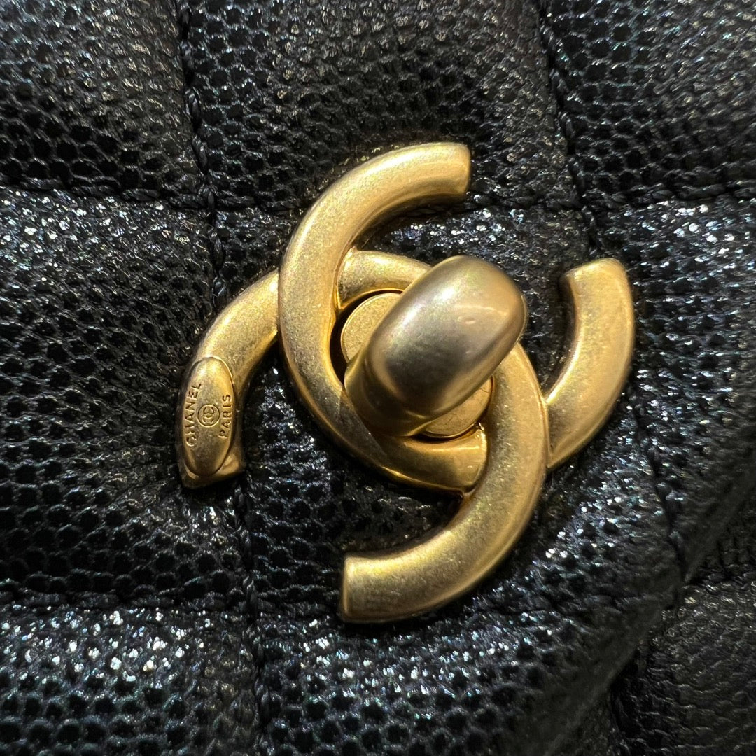 CH  FLAP BAG WITH TOP HANDLE 24  Small Grained Calfskin Lizard Handle Black