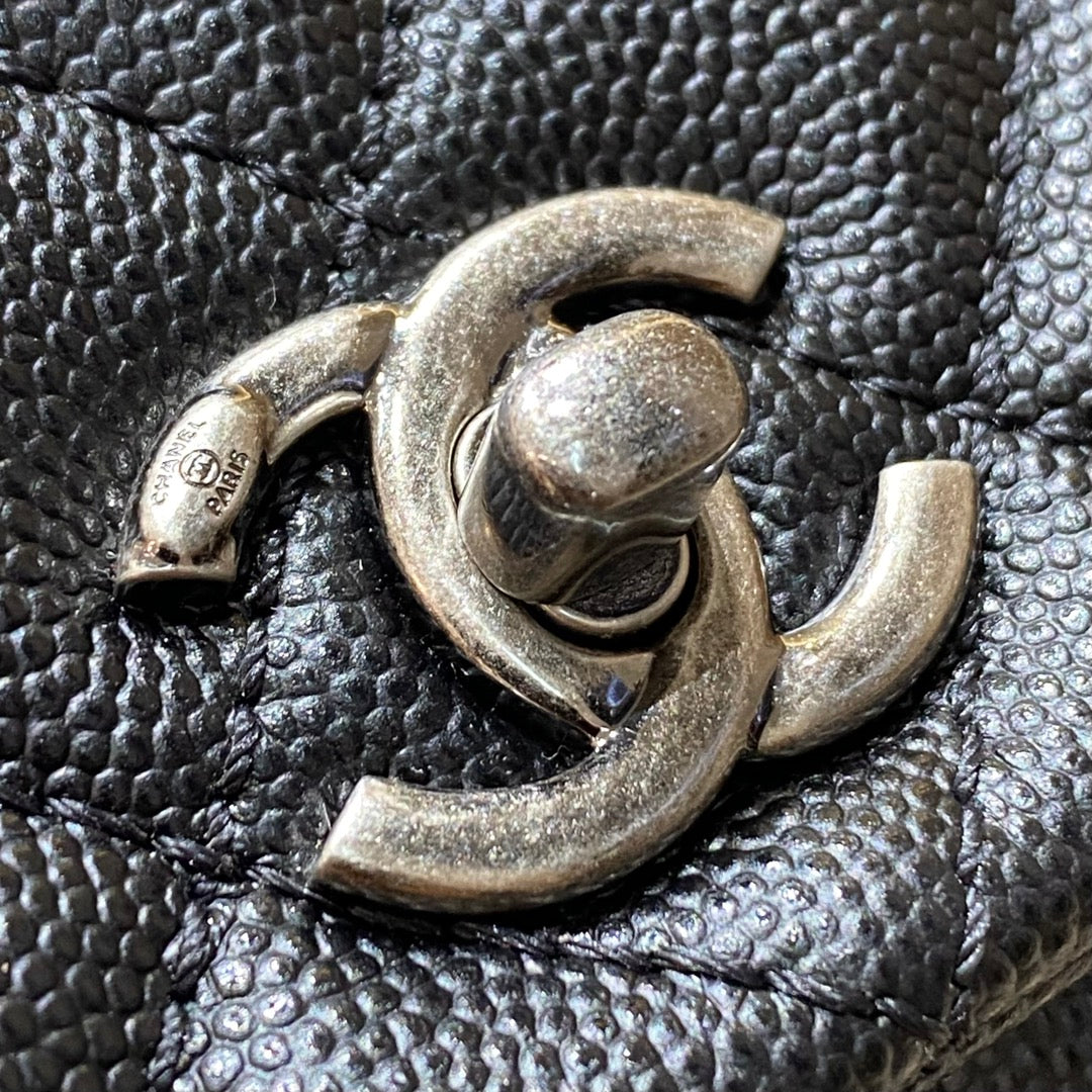 CH  FLAP BAG WITH TOP HANDLE 24  Small Grained Calfskin Lizard Handle Black