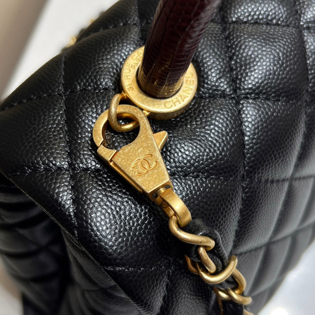 CH LARGE FLAP BAG WITH TOP HANDLE 29  Small Grained Calfskin Lizard Handle Black