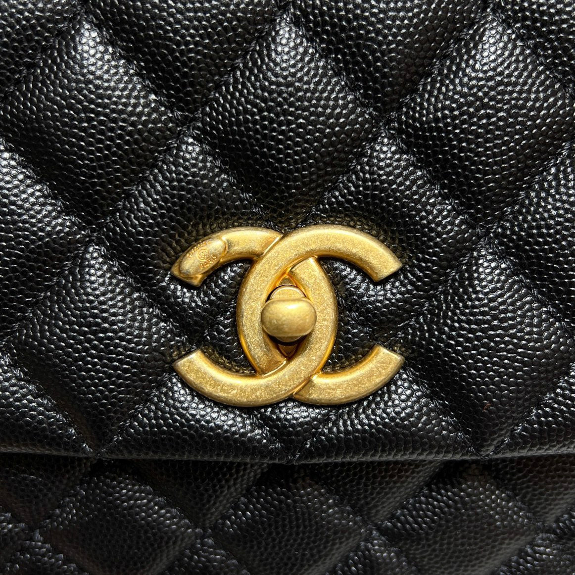 CH LARGE FLAP BAG WITH TOP HANDLE 29  Small Grained Calfskin Lizard Handle Black