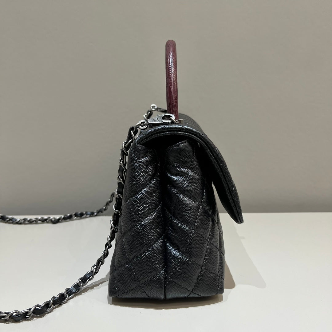 CH LARGE FLAP BAG WITH TOP HANDLE 29  Small Grained Calfskin Lizard Handle Black