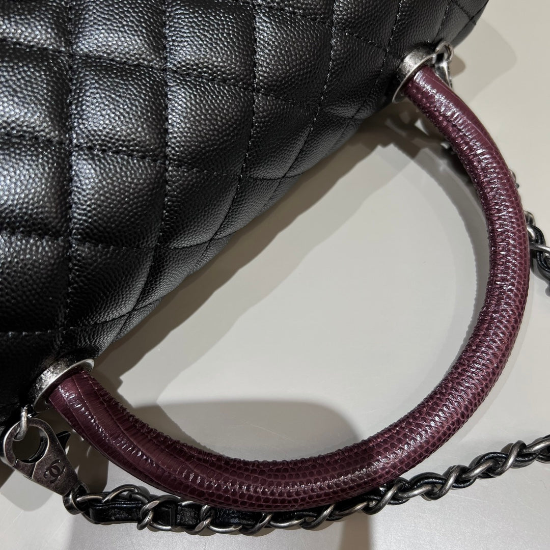 CH LARGE FLAP BAG WITH TOP HANDLE 29  Small Grained Calfskin Lizard Handle Black