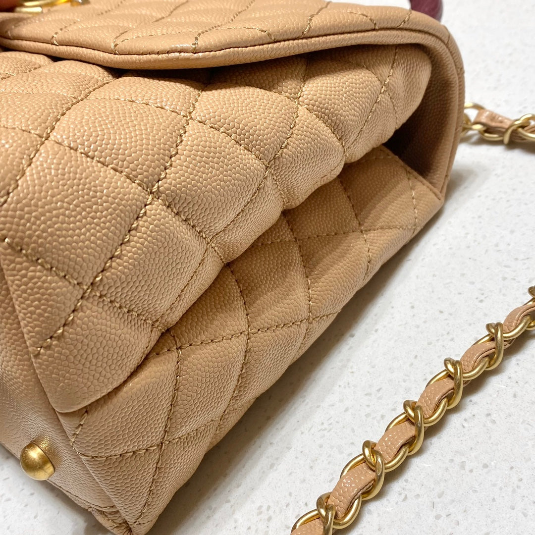 CH LARGE FLAP BAG WITH TOP HANDLE 29  Small Grained Calfskin Lizard Handle Light Teas