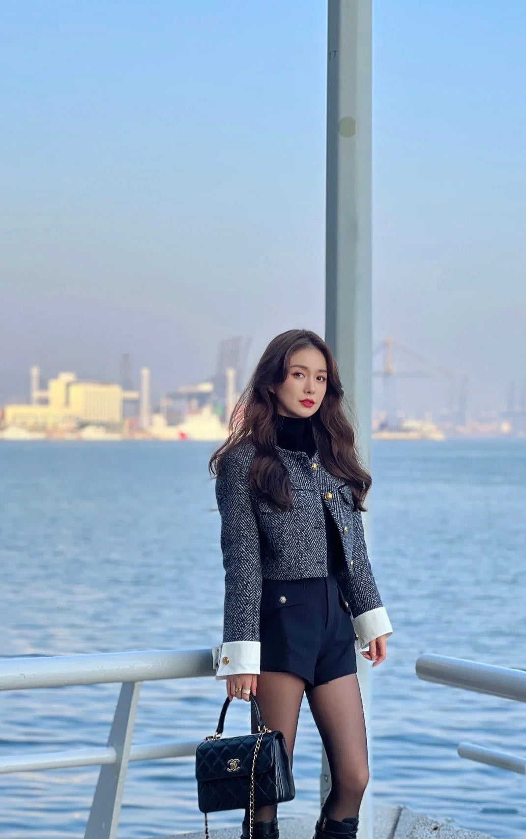 CH  FLAP BAG WITH TOP HANDLE Trendy cc Lambskin Black