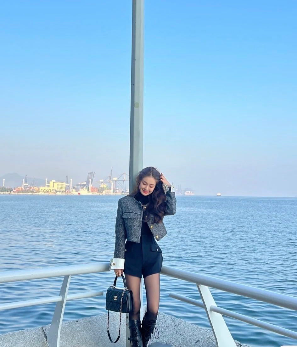 CH  FLAP BAG WITH TOP HANDLE Trendy cc Lambskin Black