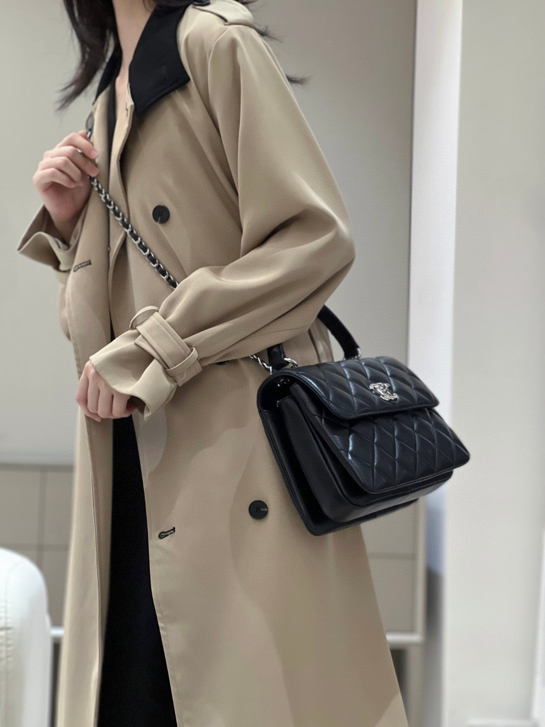 CH  FLAP BAG WITH TOP HANDLE Trendy cc Lambskin Black