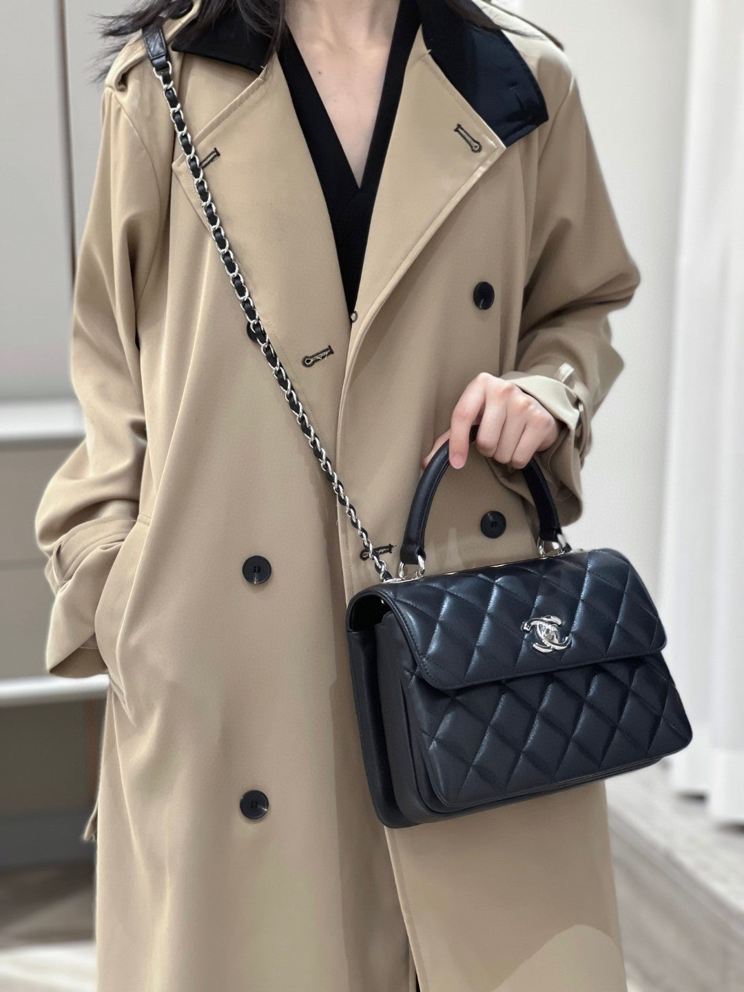 CH  FLAP BAG WITH TOP HANDLE Trendy cc Lambskin Black